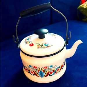 VINTAGE 1960’s BOHO METAL TEA FLORAL KETTLE 
8 inch x 6 inches